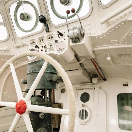 Отель Reddingsboot Harlingen Boat Экстерьер фото