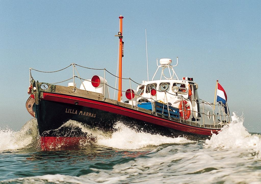 Отель Reddingsboot Harlingen Boat Экстерьер фото